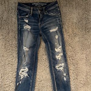 Distressed crop jean